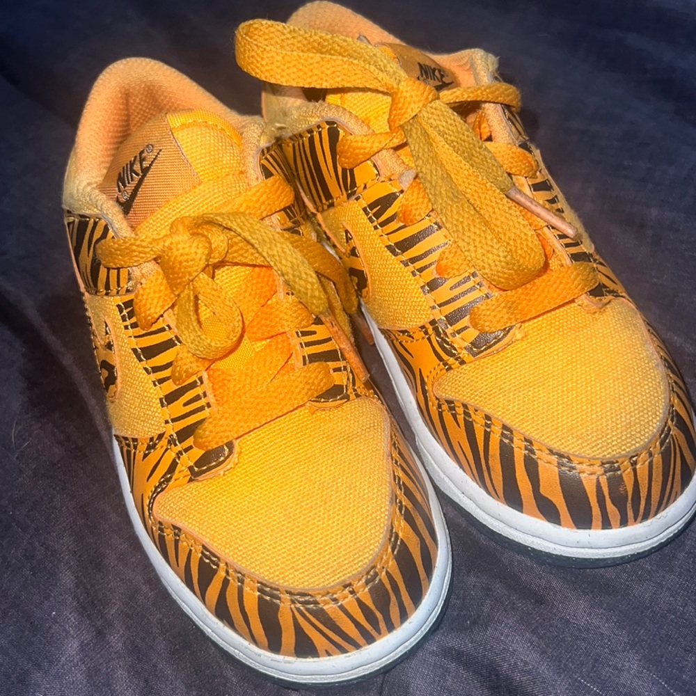Nike Dunk Low Next Nature “Tiger Stripes”